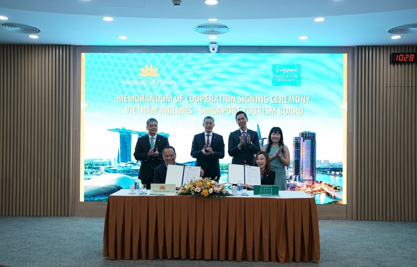 Vietnam Airlines and Singapore Tourism Board sign MoU