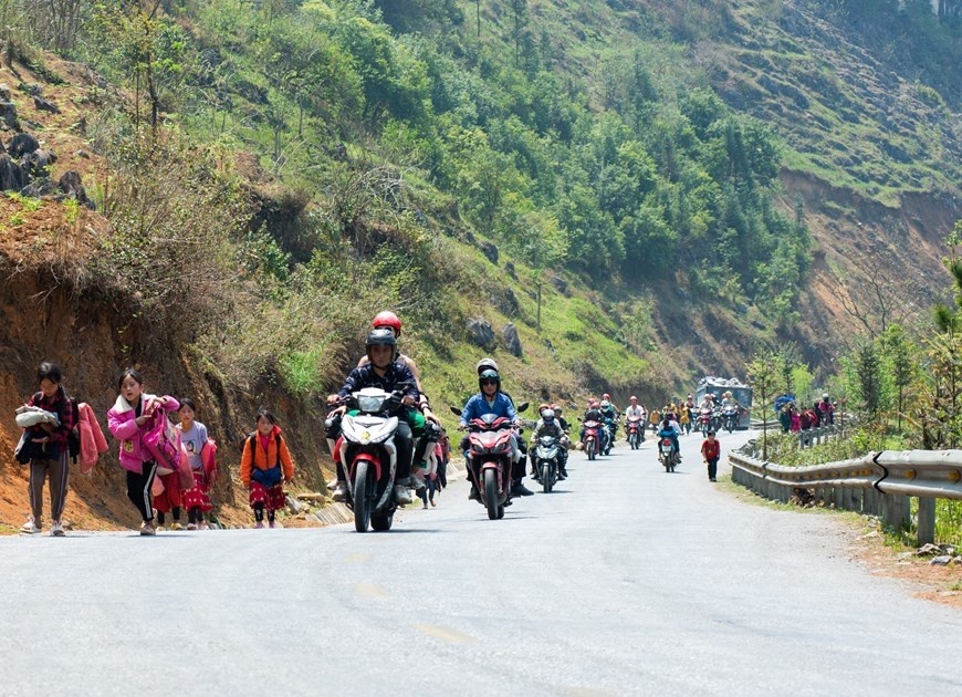 “Happiness Road” in Ha Giang Karst Plateau