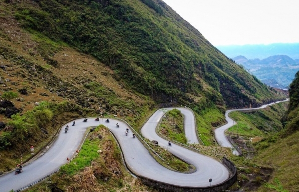 "Happiness Road" in Ha Giang Karst Plateau - Vimarsana News