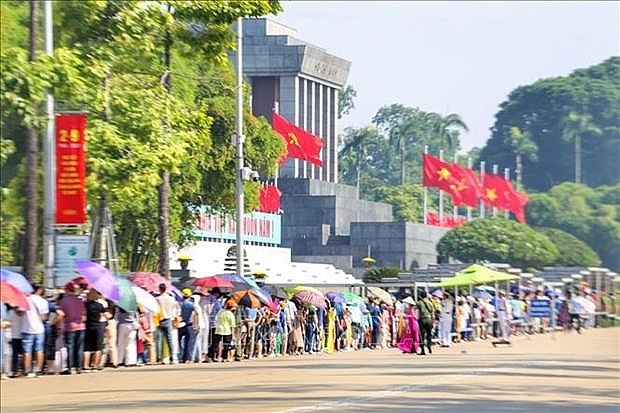 Ho Chi Minh Mausoleum welcomes nearly 33,000 visitors on National Day | Society | Vietnam+ (VietnamPlus)