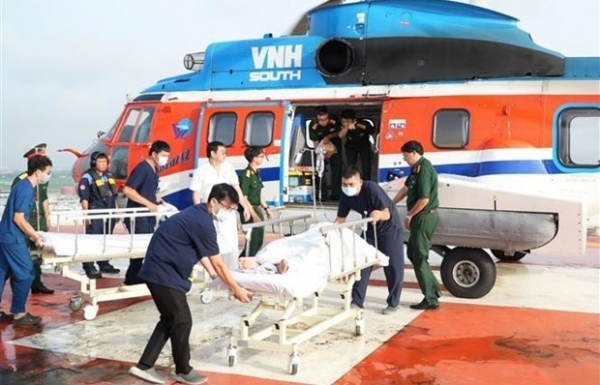 Fishermen in distress in Truong Sa brought to mainland for treatment - Vimarsana News