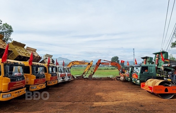 Binh Dinh begins construction of $220 million road - Vimarsana News