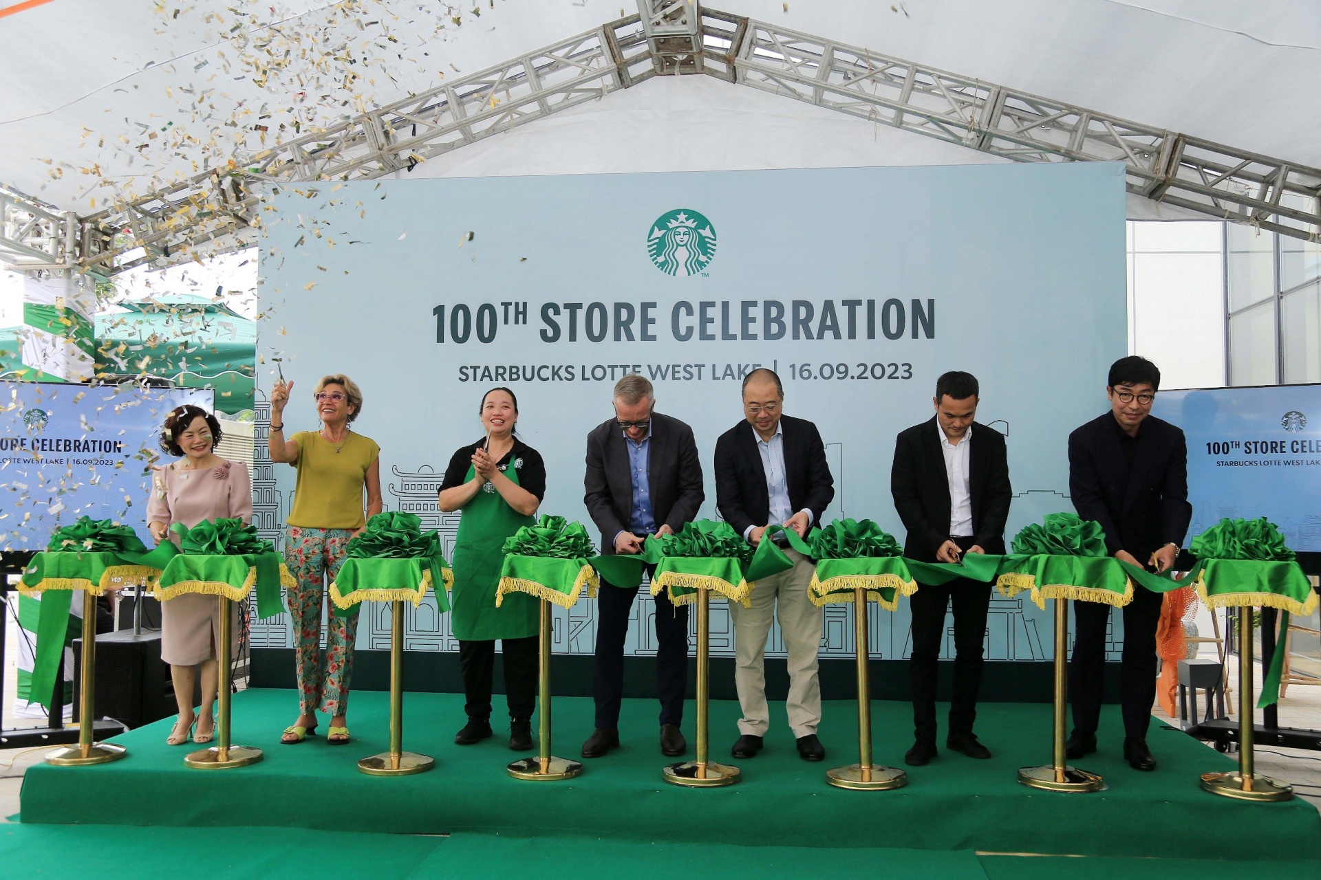 The 100th Starbucks store in Vietnam is located at Lotte Mall West Lake in Hanoi