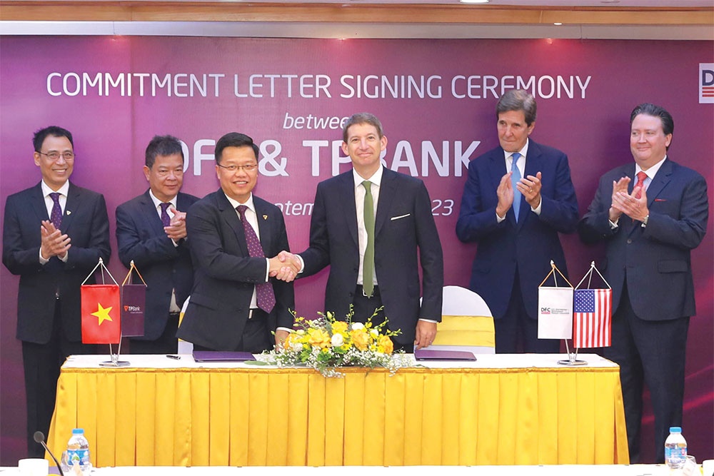 US banks push deals in Vietnamese market