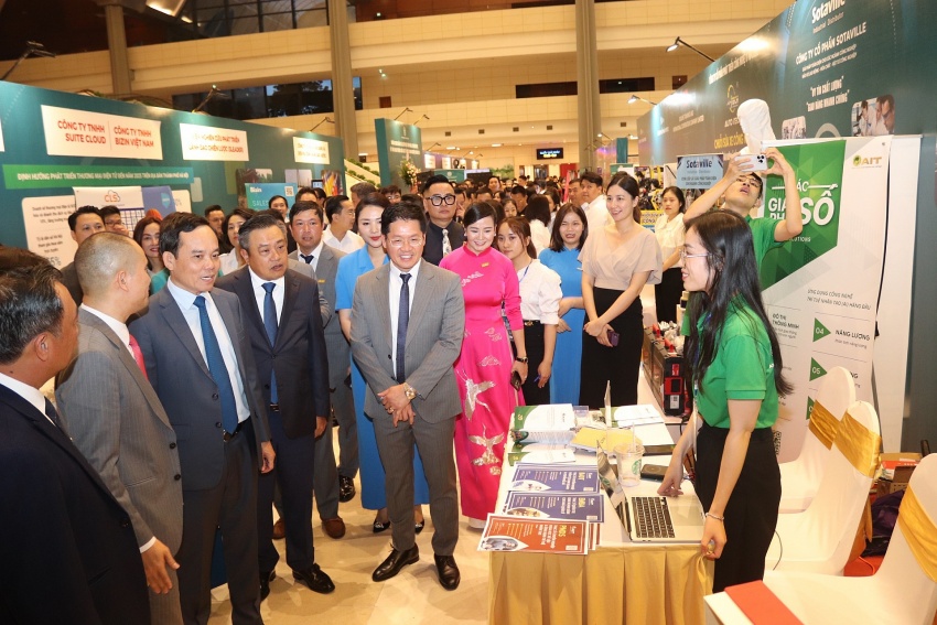 Hanoi promotes trade and investment potential to investors