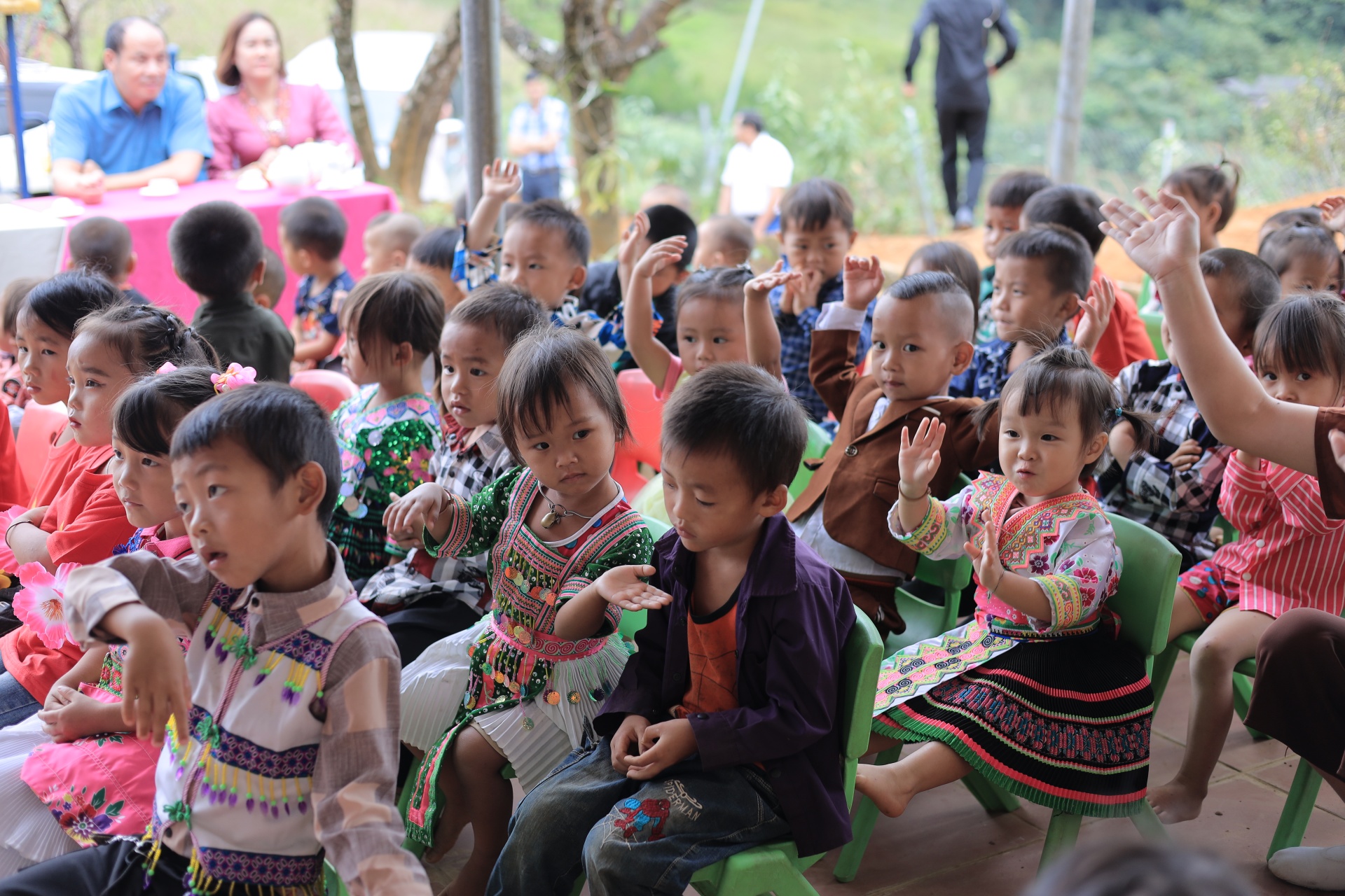 Generali Vietnam brings Bep am cho em campaign to children in Dien Bien