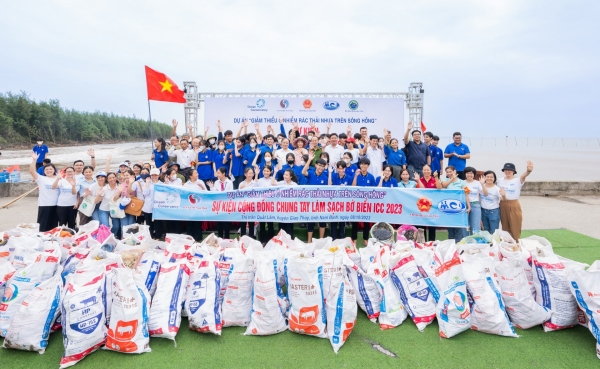 Community coastal clean-up held for Quat Lam town - Vimarsana News