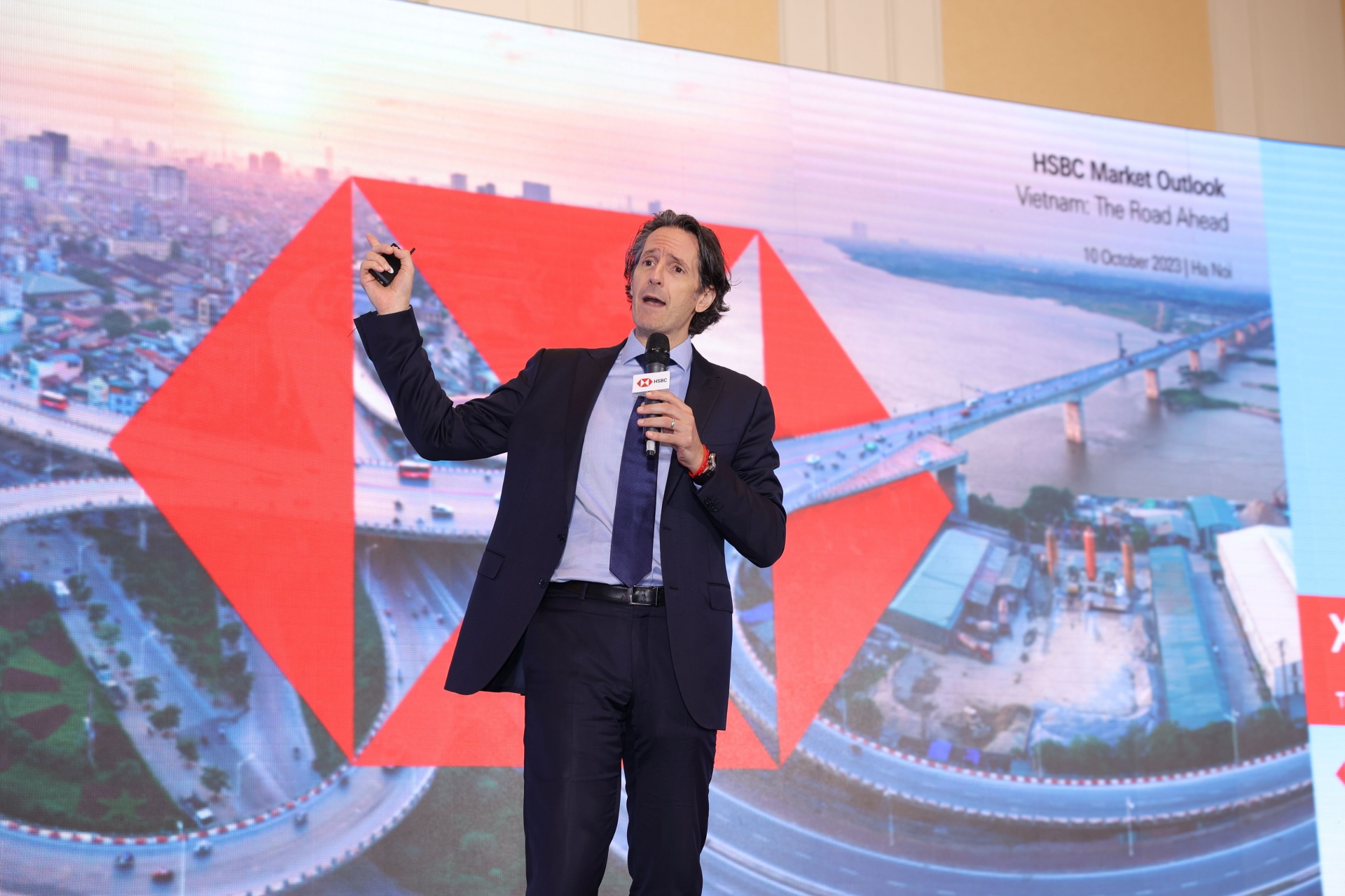 HSBC holds event on Vietnam business outlook