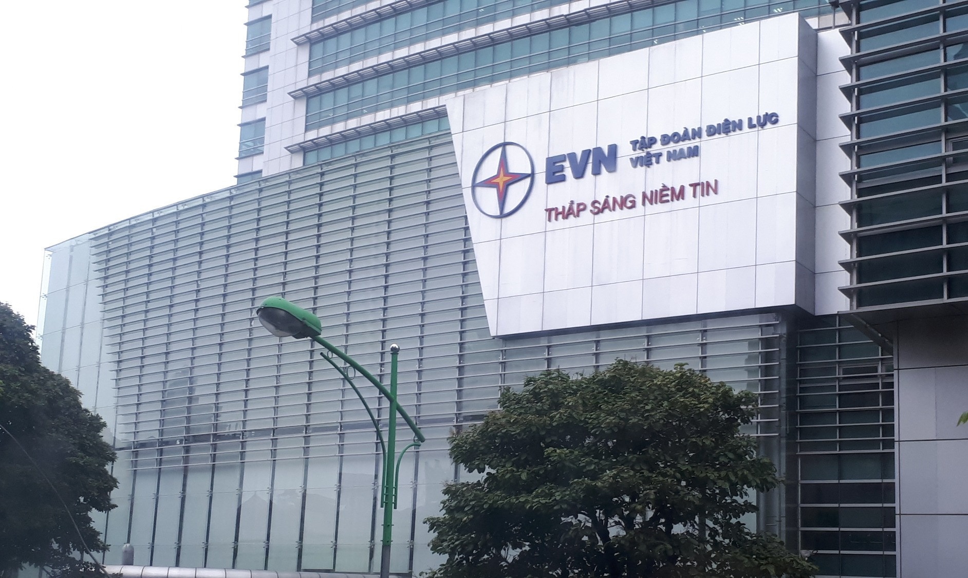 EVN loses electricity monopoly, holding 37 per cent of total system capacity
