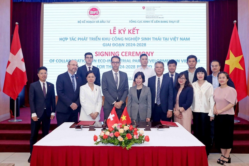 MPI and SECO shake hands for the collaboration on eco-industrial park development in Vietnam in 2024-2028