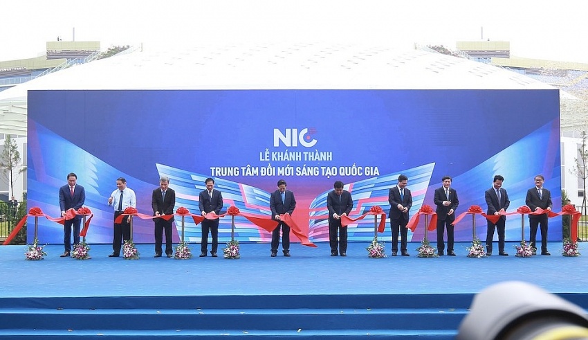 Prime Minister officially opens NIC Hoa Lac