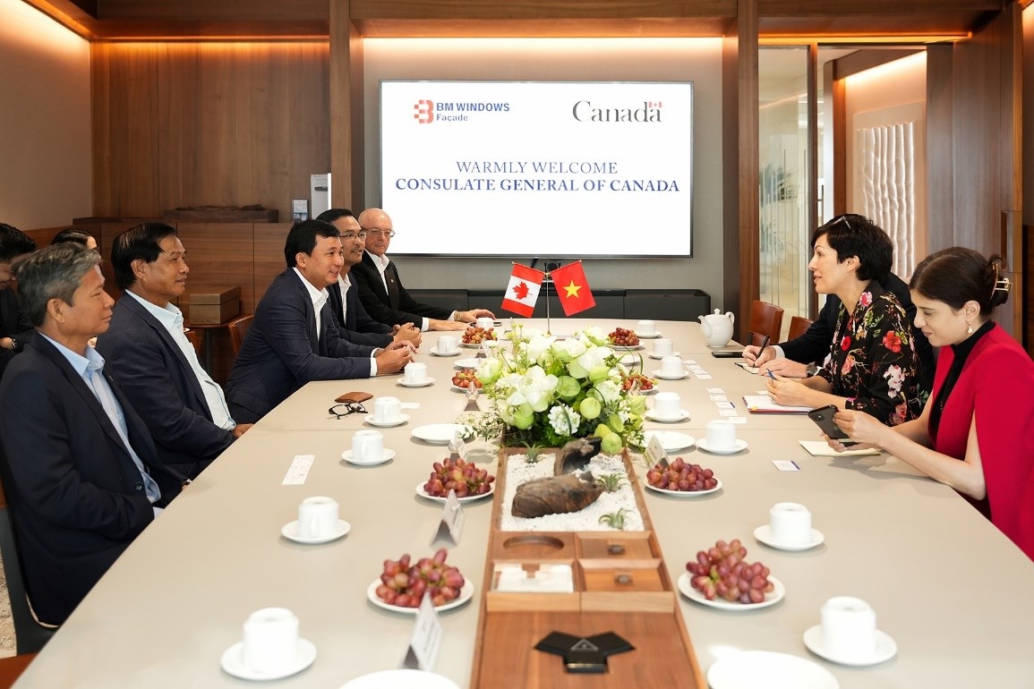 Consul general of Canada visits BM Windows