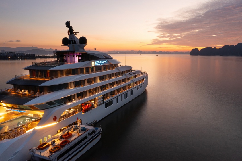 The Essence Grand Halong Bay Cruise Super Yacht offers superior features
