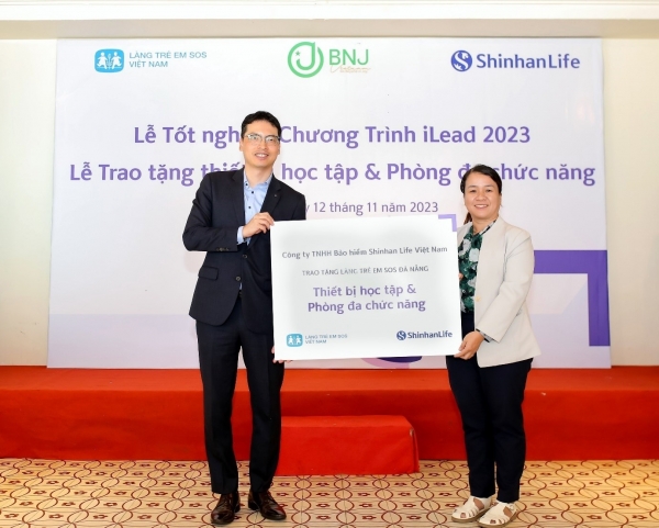 Shinhan Life Vietnam donates learning essentials to SOS Children's Village Danang - Vimarsana News