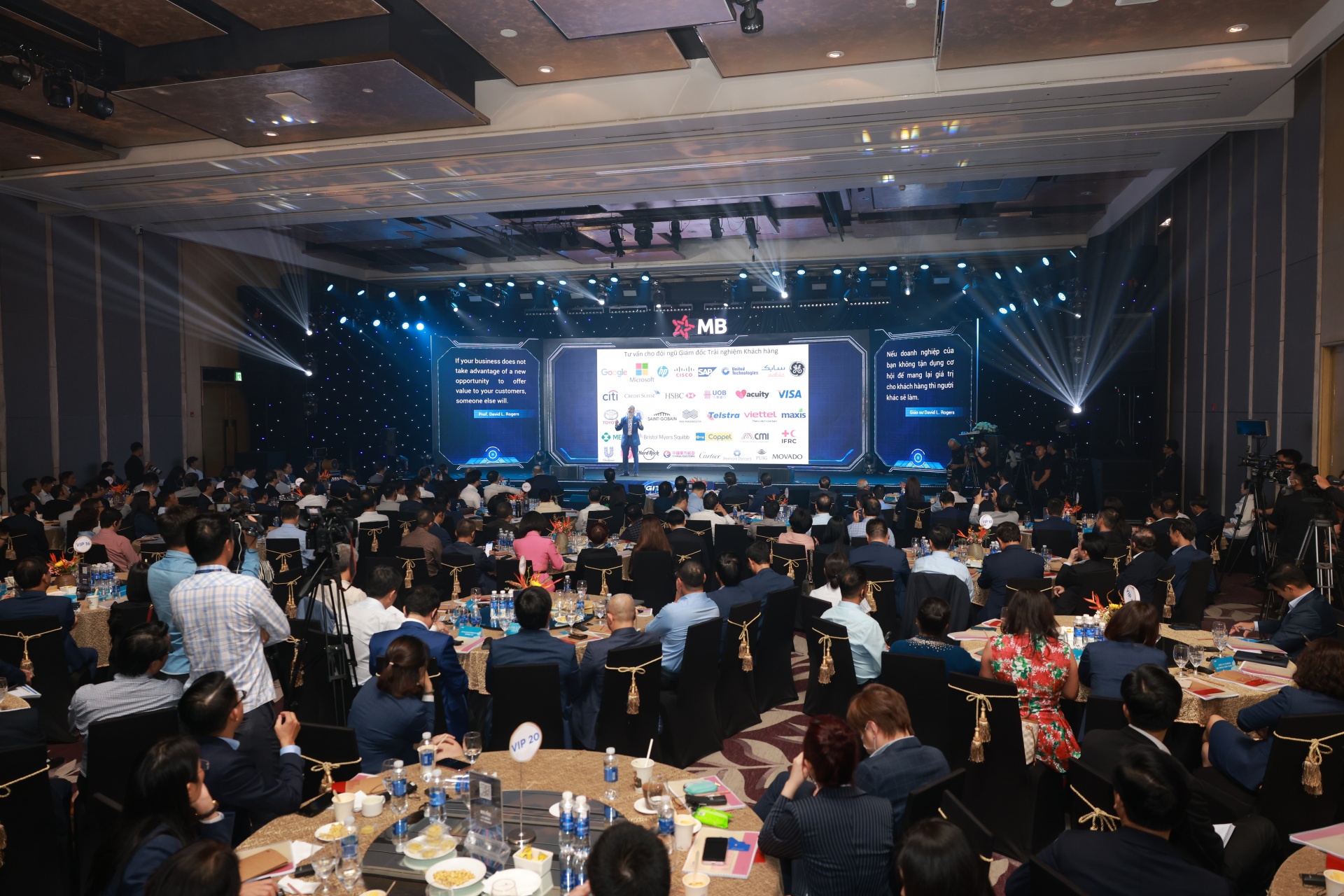 MB spearheads digital transformation dialogue at international conference in Vietnam