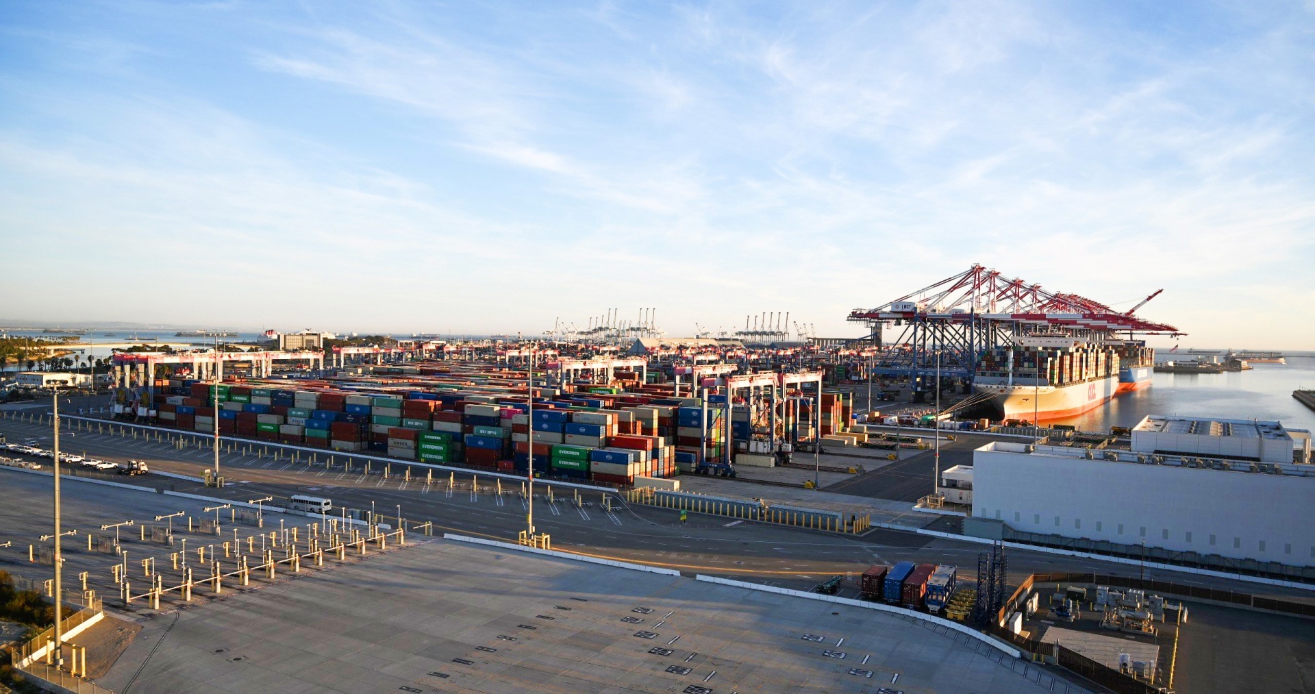 Long An International Port inks deal with Port of Long Beach