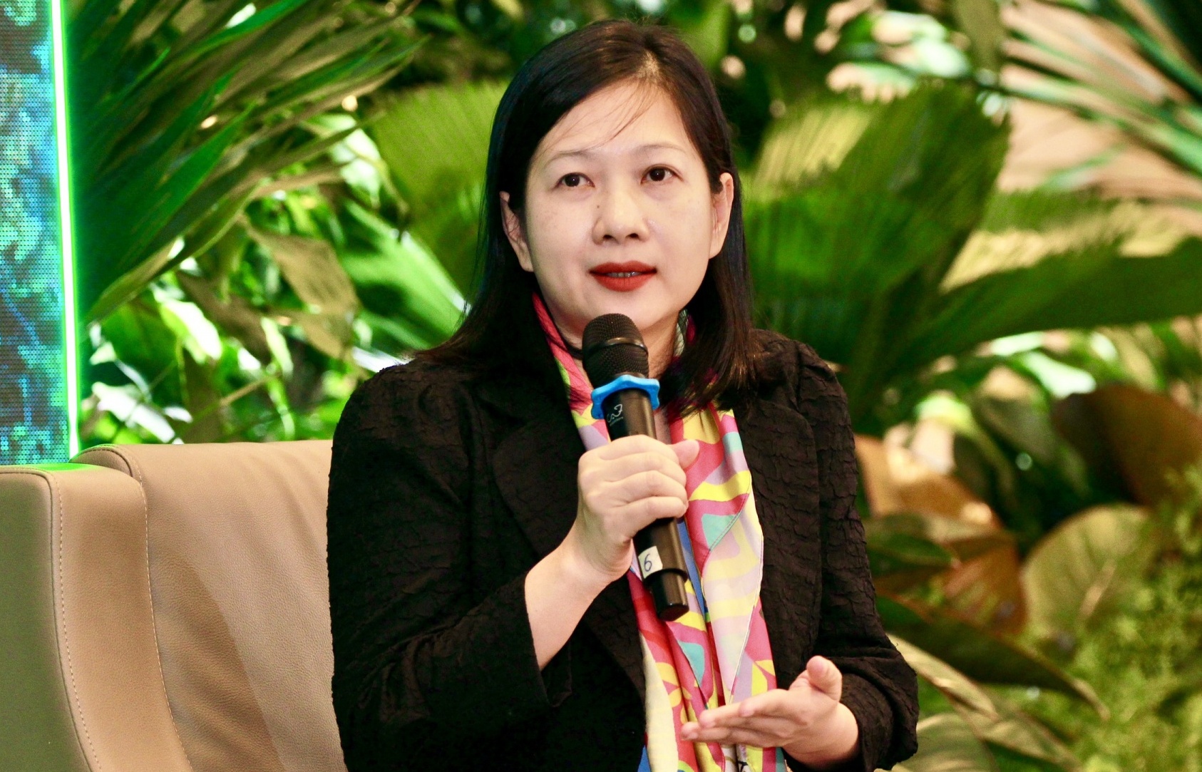 hsbc aims to arrange 12 billion into vietnamese market