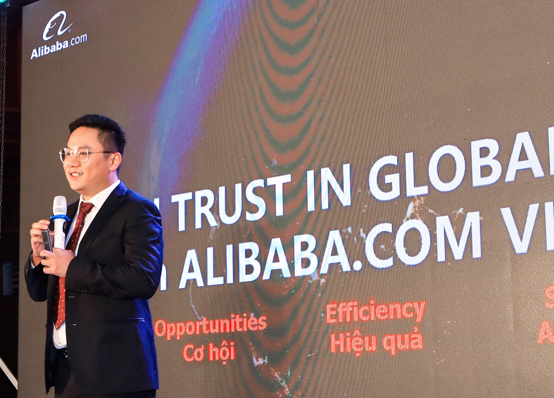 Alibaba helps Vietnamese SMEs to participate in the global market