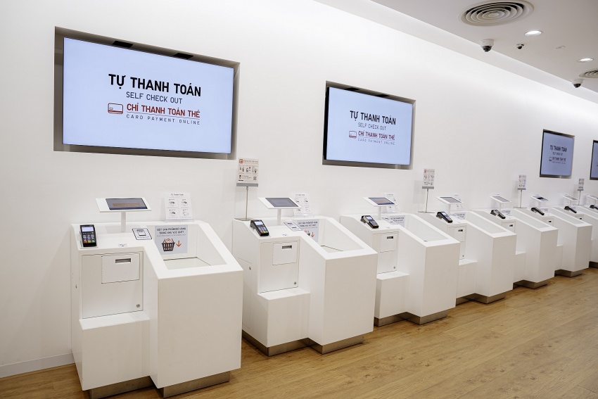 UNIQLO applies technology to its operation in Vietnam