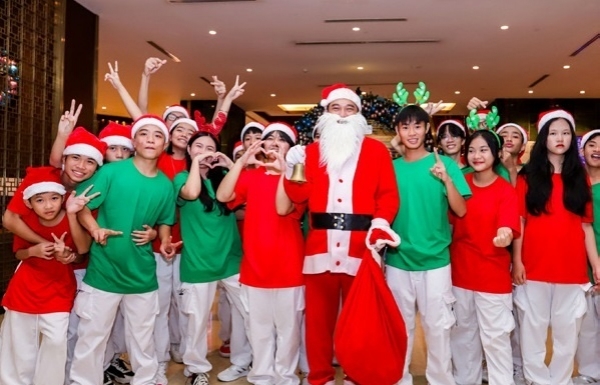Christmas Eve Fiesta in Vietnam - Vimarsana News