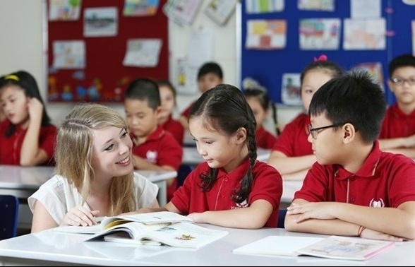 Foreigners teaching English in Vietnam required to get training certificates