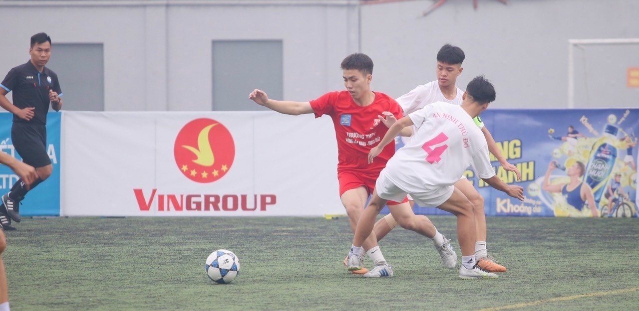 Hanoi high school football sees thrilling final
