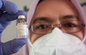 Indonesia plans fifth COVID-19 vaccine dose to high-risk groups