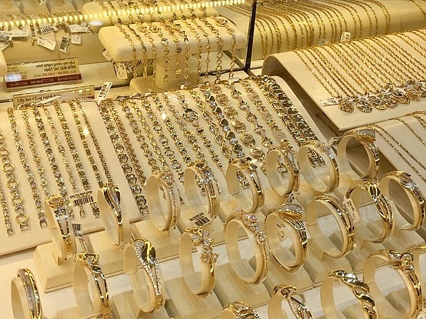 Domestic gold prices hit new record high