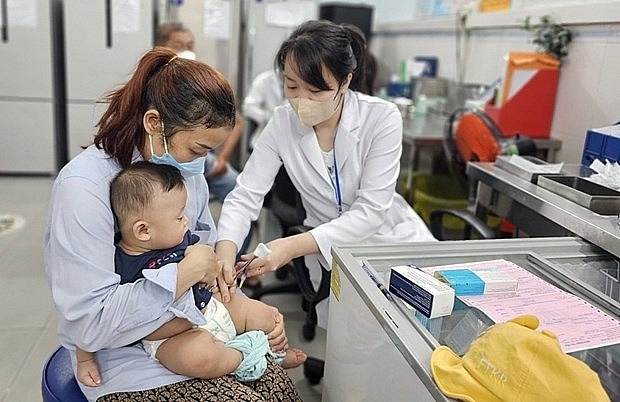 Infants top priority in injection of 5-in-1 vaccine | Health | Vietnam+ (VietnamPlus)