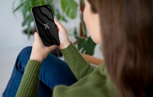 X users report global outage: monitoring site