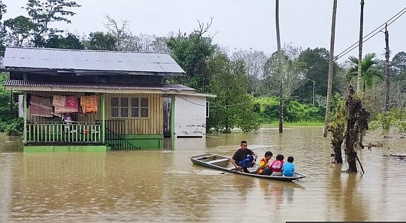 Malaysia floods force over 9,000 to evacuate | World | Vietnam+ (VietnamPlus)