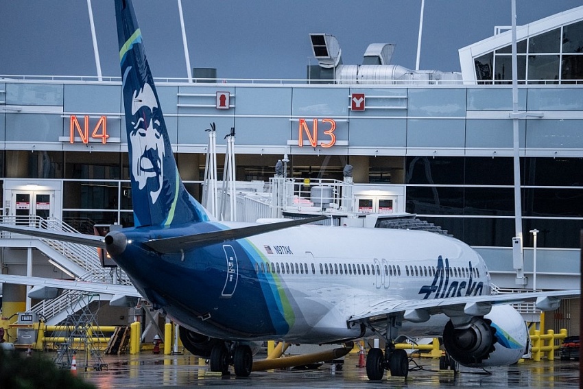 United Alaska Airlines report loose hardware on 737 MAX planes