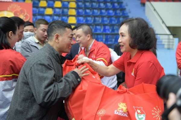 SABECO community drive in Hanoi to deliver 600 gifts to workers - Vimarsana News