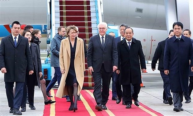 German President Frank-Walter Steinmeier and his spouse arrive at Noi Bai International Airport. (Photo: VNA)