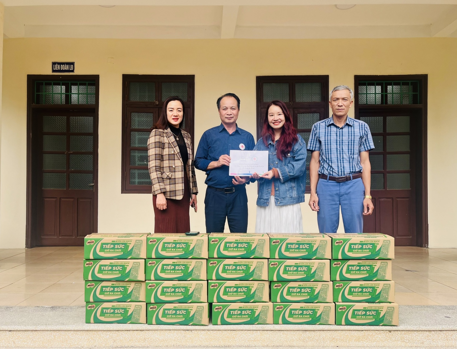nestle gives out nearly 6000 gifts for lunar new year