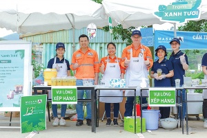 Enterprises make efforts to ensure Tet employee bonus