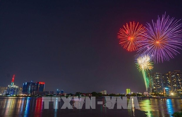 Fireworks displays at 11 places to shine on Ho Chi Minh City's sky on Tet Eve​