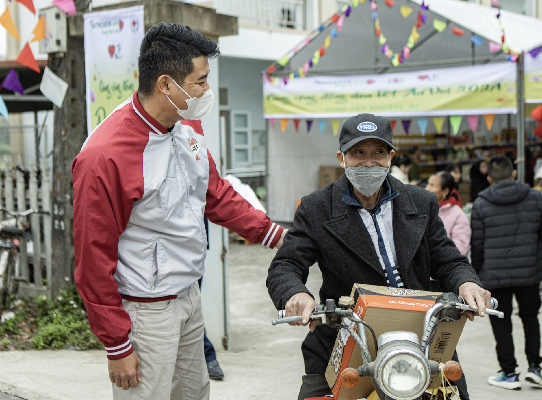HEINEKEN Vietnam teams up with Red Cross Society to bring a happy and healthy Tet to 42 under-privileged communities across the country