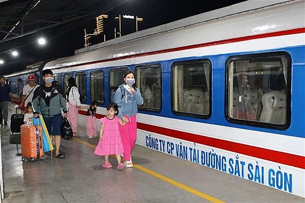 Free train rides offered for workers going home for Tet | Society | Vietnam+ (VietnamPlus)