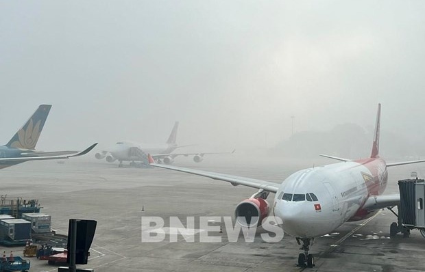 Dense fog forces flights at Vinh airport to delay, reroute