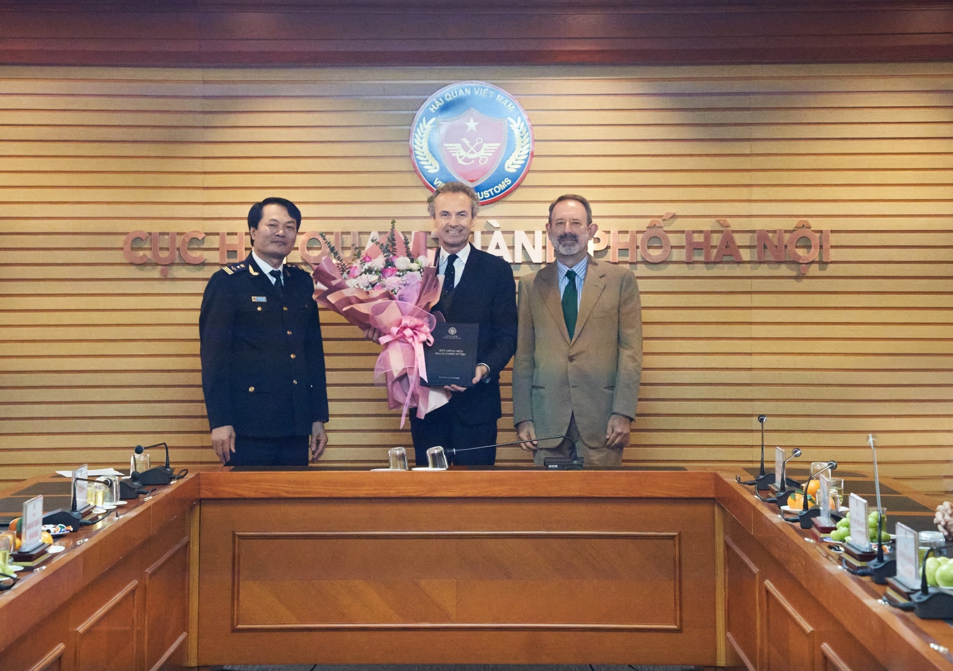 Piaggio Vietnam honoured by General Department of Vietnam Customs