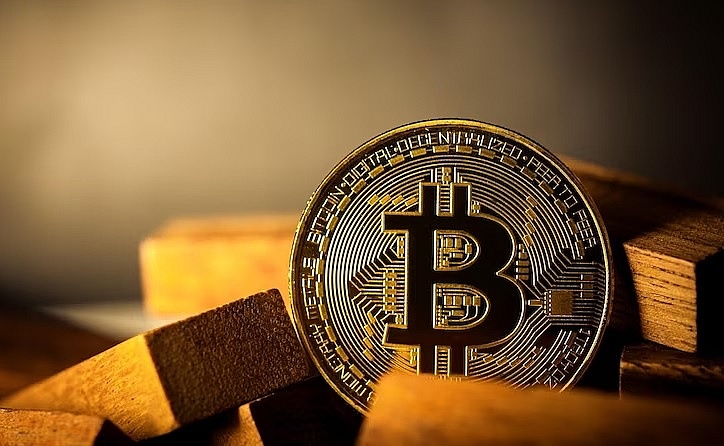 Bitcoin hits fresh record above $71,000