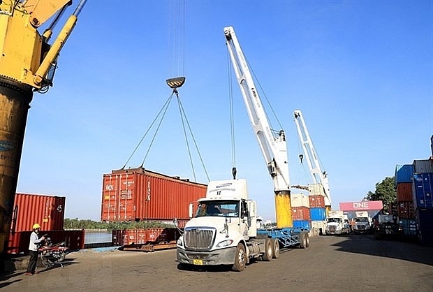 Vietnam to increase maritime, inland waterway transport to ease road transport