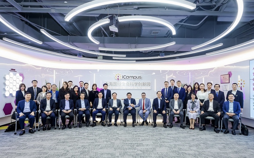 Vietnam Minister of Planning and Investment visits AstraZeneca China