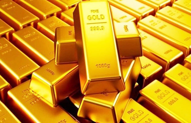 gold hits fresh record above 2300