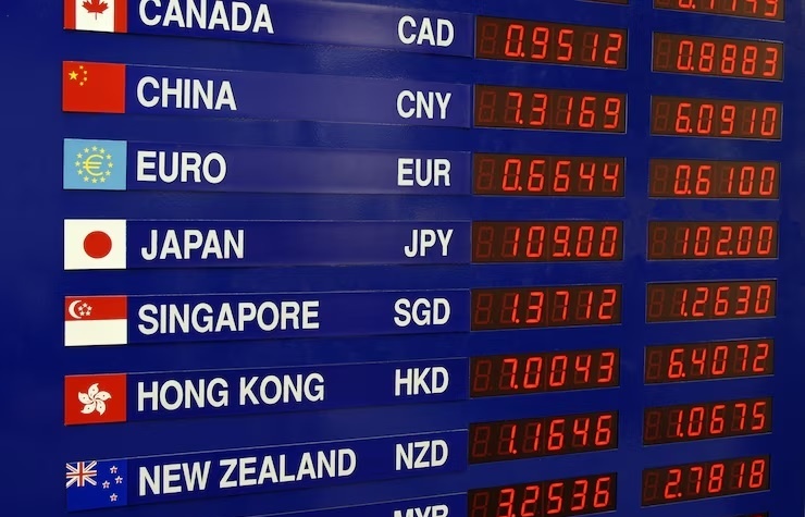 Exchange rates hover near historical highs
