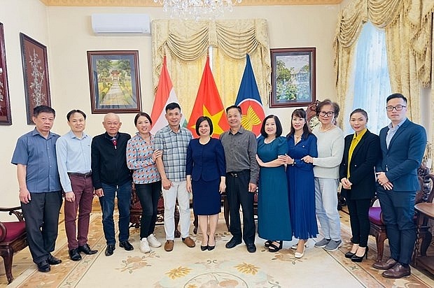 OVs in Hungary eager to join trip to Truong Sa  | Society | Vietnam+ (VietnamPlus)