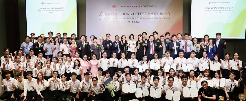 Lotte Shin Kyuk-Ho Global Scholarship Award 2024 ignites Vietnamese students' dreams