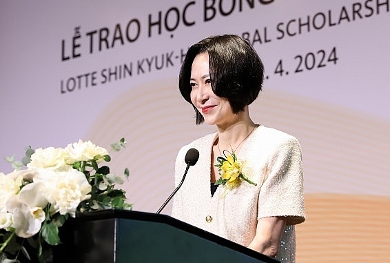 (PR) Lotte Shin Kyuk-Ho Global Scholarship Award 2024 ignites Vietnamese students' dreams