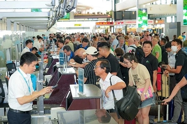 Airports serve nearly 1.8 million passengers during Reunification Day-May Day holidays